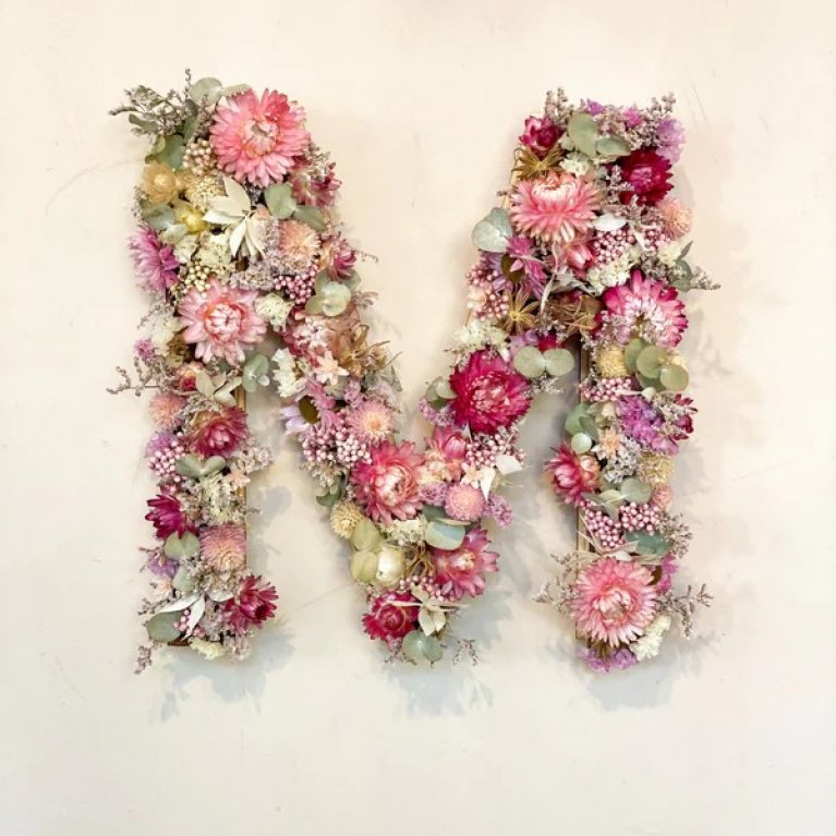 Letras decorativas con flores secas - Tubebebox