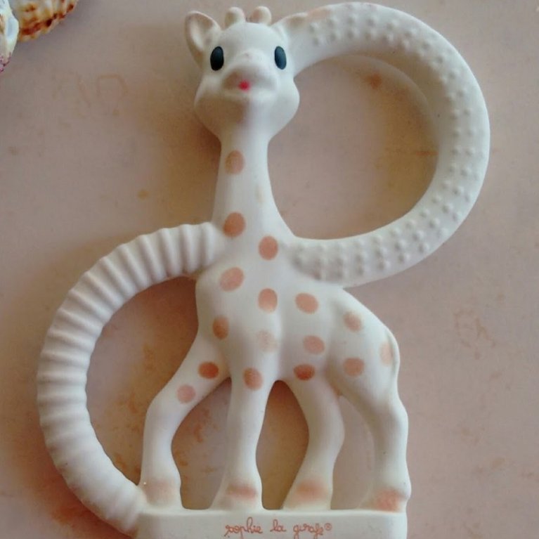 Sophie la jirafa, la mejor amiga de tu bebé - Chupetes Personalizados - El  blog de Tutete